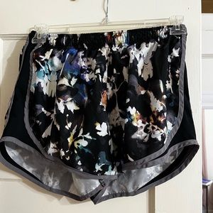 Size large Nike dri-fit patterned running shorts